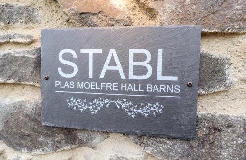 Oswestry House | Stabl, Plas Moelfre Hall Barns