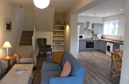 Earle Apartment | Stable Cottage at Yearle House