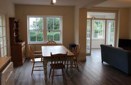 Earle Apartment | Stable Cottage at Yearle House