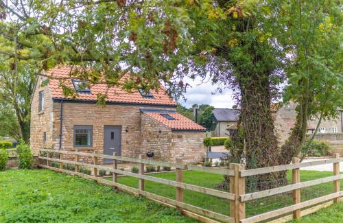 Worksop House | Stable Cottage - Dog friendly romantic country bolthole