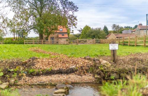 Worksop House | Stable Cottage - Dog friendly romantic country bolthole
