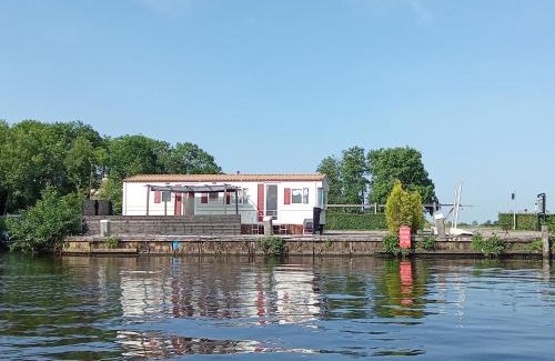 Earnewald Other | Stacaravan aan het water 2