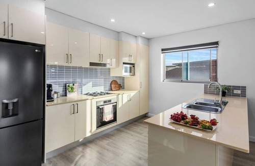 Wollongong Apartment | Stadium Escape A Contemporary Beachside Retreat