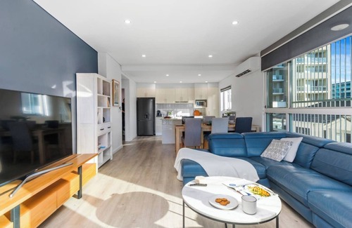 Wollongong Apartment | Stadium Escape A Contemporary Beachside Retreat