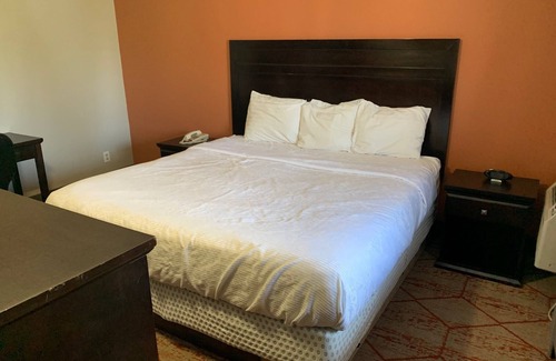 Athol Springs Hotel | Stadium View Inn