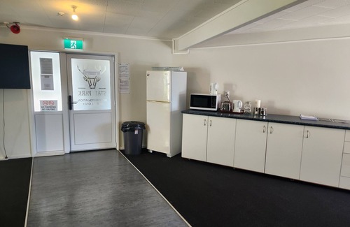 Hilltop Hotel | Stag Park Accommodation