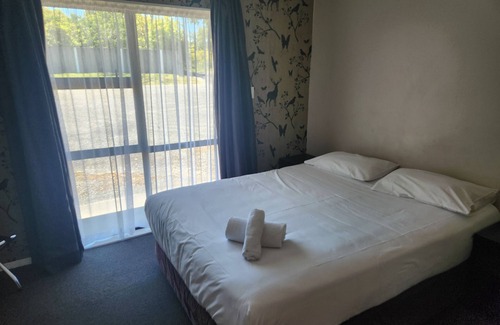 Hilltop Hotel | Stag Park Accommodation