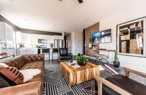Whitebridge House | Stallion Stable - Rooftop Deck -Mins to Midtown