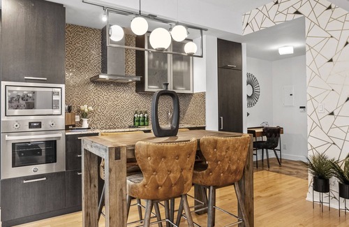 Toronto Entertainment District Apartment | Stallion Suites Opp CN Tower & Scotiabank Arena