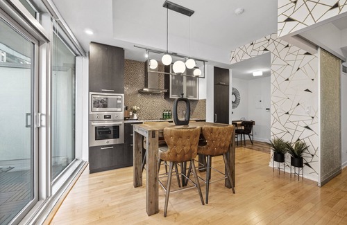 Toronto Entertainment District Apartment | Stallion Suites Opp CN Tower & Scotiabank Arena