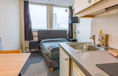 Barbican Apartment | Standard En-suite Apartment 2