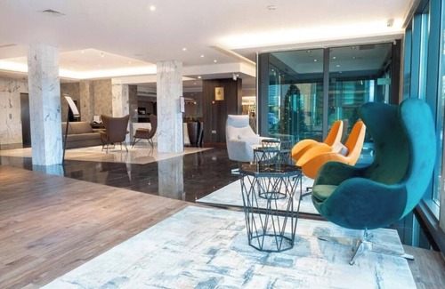 Surbiton Apartment | Standard King Or Twin Room Near Balaclava Park LON