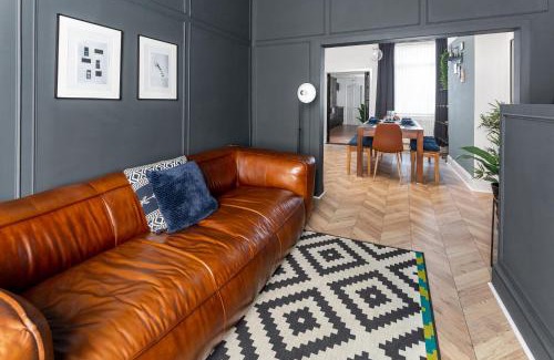 Kirkdale House | Stanley House - Air Host & Stay - 4 Bedroom