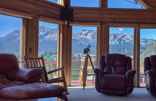 Stanley Cabin | Stanley House - Hillside Cabin with Panoramic Views of the Sawtooth Mountains