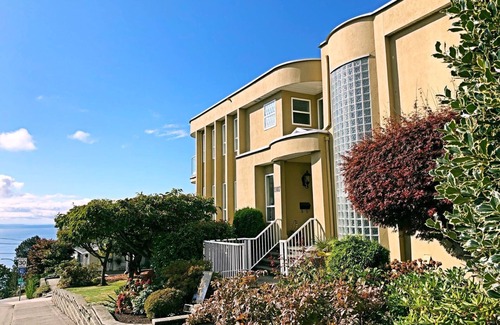 White Rock House | Star of the sea Guest house, Family suites with private entrance and parking!
