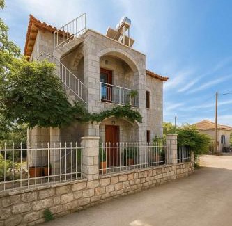 Kardamyli House | Stara Stone House Tranquil Garden & Dazzling View