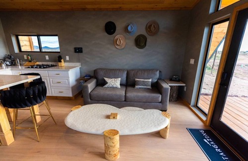 Valle House | stargazing grand canyon skylight tiny home venus