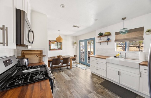 Joshua Tree House | Starlight Ranch - Hot Tub, Fire Pit & Grill 3 Bedroom Home