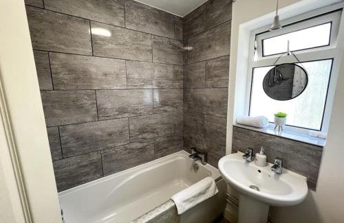Colchester House | Starview Apartment - Hawthorne