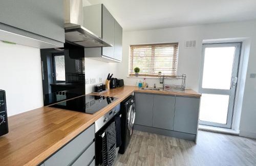 Colchester House | Starview Apartment - Hawthorne
