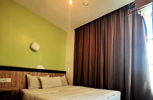 Taman Pengkalan Jaya Hotel | Station Eight Inn