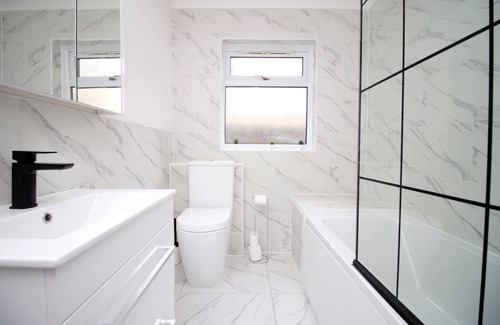 Mountain Ash House | Station Terrace by Tŷ SA
