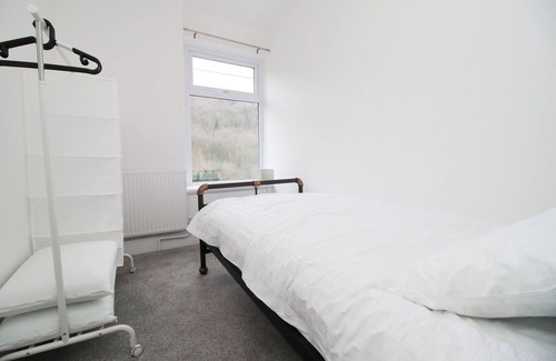Mountain Ash House | Station Terrace by Tŷ SA