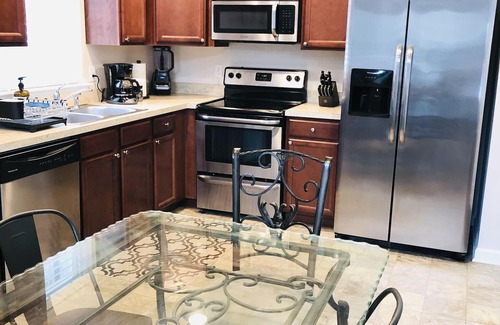 Albrightsville Cabin | Stay 3+ Nights-Get 1 Free, Poconos, Hot Tub, Sauna, Basketball, Playground, Ski