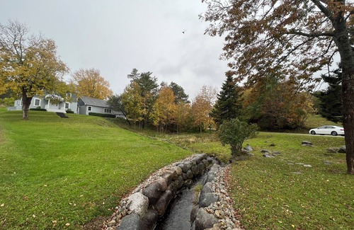 Mahone Bay House | Stay a few meters away from one of Mahone Bay’s Coves in a heritage house.