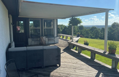 Pineville House | Stay at Grandads House! Country retreat with a view, minutes to the bike trails!