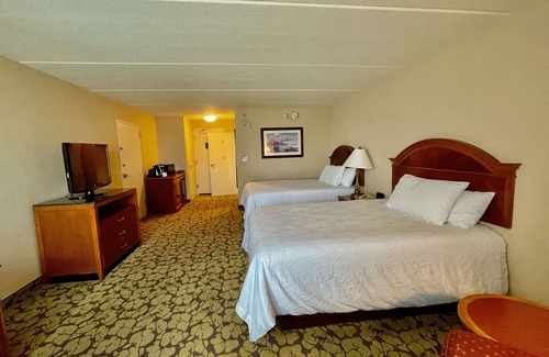 Chinatown Hotel | Stay Close to CityCentre with Breakfast, and Outdoor Pool | 4 Pet-Friendly Rooms