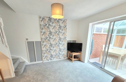 Marston Green House | Stay @ Enville Close, Birmingham Airport & NEC
