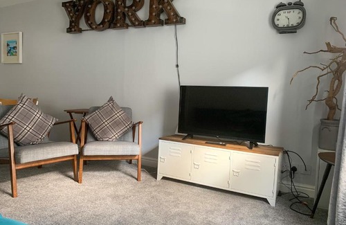 York Cabin | Stay In The Heart Of York At The Hampden - Free Parking - York Holiday Home