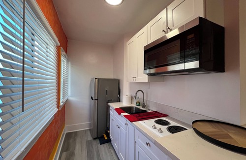 Silver Strand Apartment | Stay in Venice