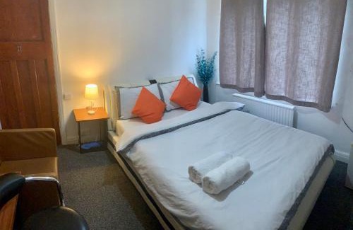 Eccles House | Stay Inn M30
