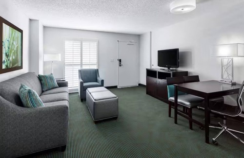 Florida Central Atlantic Coast Hotel | Stay Less Than 3 Miles From Disney w/Comfort, Style + Family Features l 3 Rooms