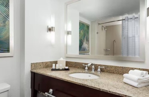 Florida Central Atlantic Coast Hotel | Stay Less Than 3 Miles From Disney w/Comfort, Style + Family Features l 3 Rooms