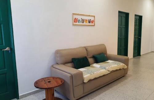 George Town House | Stay Meow Meow Mount Erskine Near Gurney Plaza, Adventist