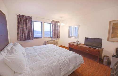 Harlan Hotel | Stay near Milk & Honey, Pets Welcome Room w/Parking On-Site