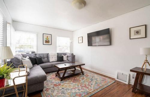 Sunnyside House | Stay Portland - Charming East Portland Base, Explore and Unwind