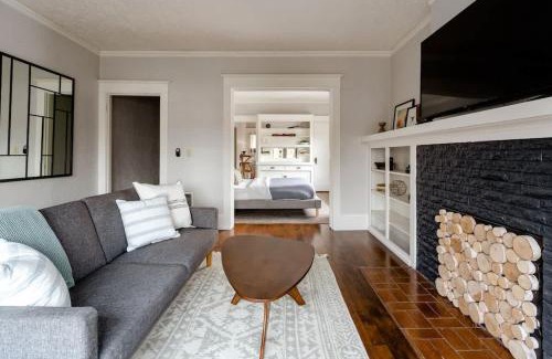Belmont Apartment | Stay Portland - Comfy SE Portland Apartment - Great Eats & Bars