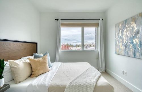 Humboldt Apartment | Stay Portland - Exclusive Entire Floor & Instaworthy Local Art