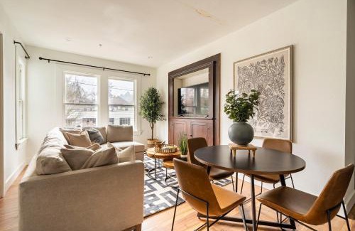 Uptown Apartment | Stay Portland - Historic 6BR - Walk to NW Shops - Sleeps 12