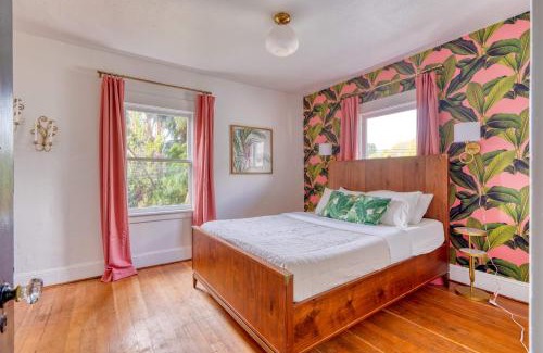 Hosford-Abernethy Apartment | Stay Portland - Lively 2BR Old Hollywood Apt - 92 WalkScore