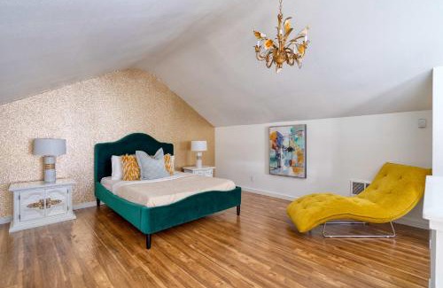 Hosford-Abernethy Apartment | Stay Portland - Lively 2BR Old Hollywood Apt - 92 WalkScore