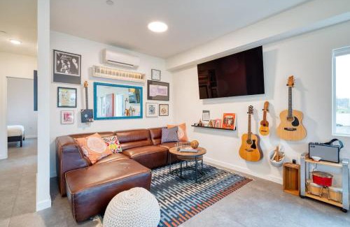 Hosford-Abernethy House | Stay Portland - Private Rooftop Flat- 14 Guests - 94 WalkScore
