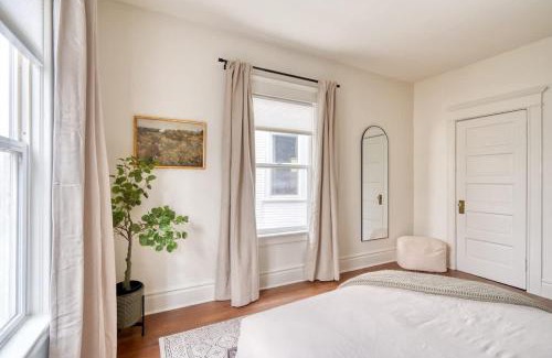 Belmont Apartment | Stay Portland - Renewed Classic Craftsman in SE - 95 WalkScore
