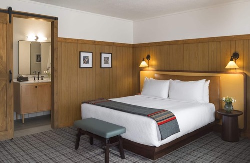 Jackson Hotel | Stay Warm by the Fire Pit at Rustic Lodge w/Spacious Rooms in Jackson Hole