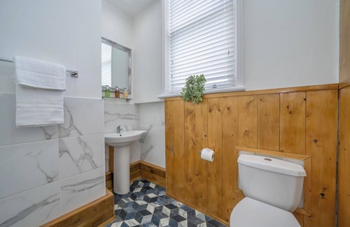 West Derby Apartment | Stay where it all began for The Beatles!