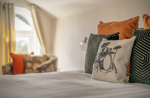 West Derby Apartment | Stay where it all began for The Beatles!